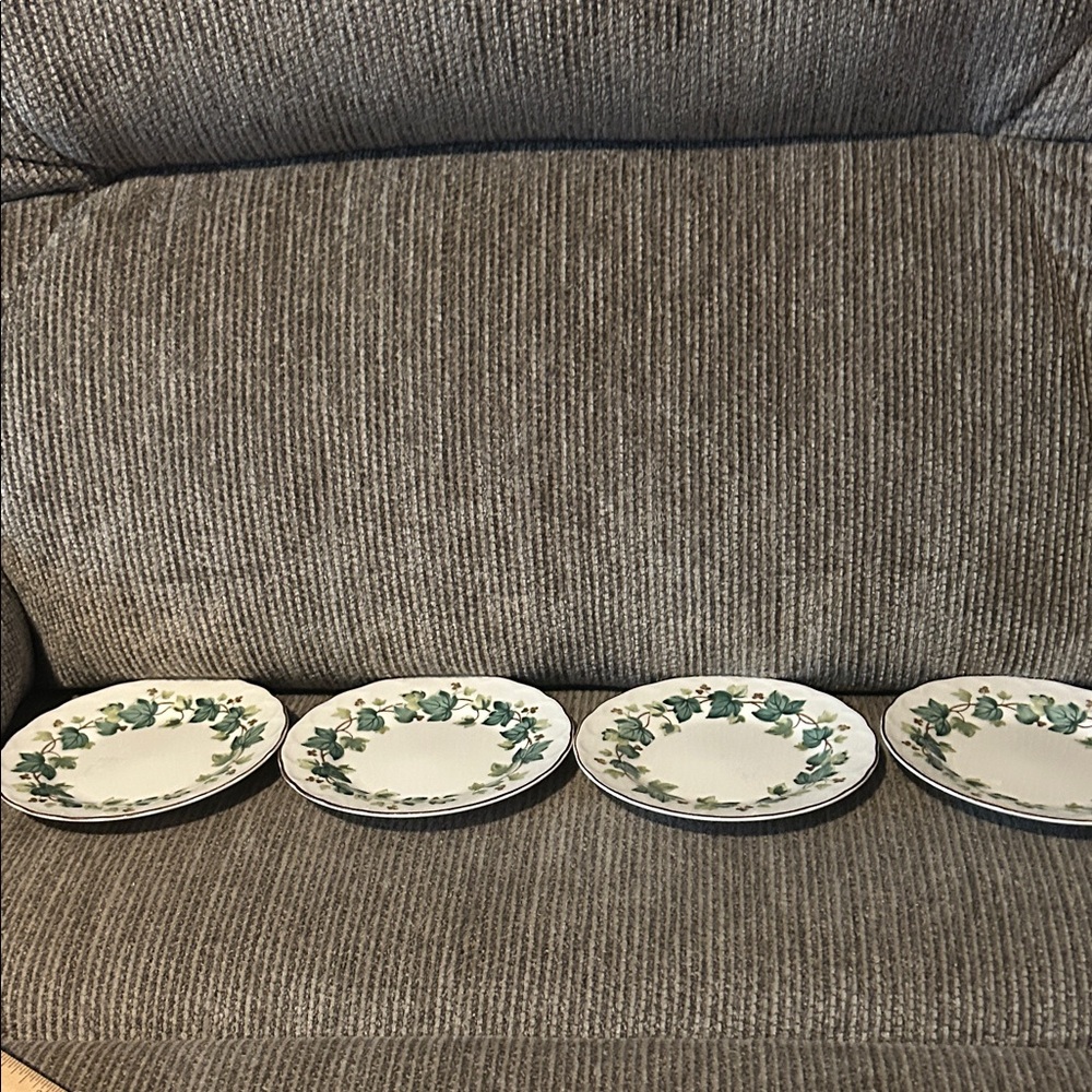 Nikko Ceramics Green and Cream Dinner Plates set of 4